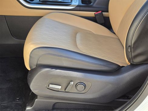 Certified 2024 Kia Carnival LX image 26