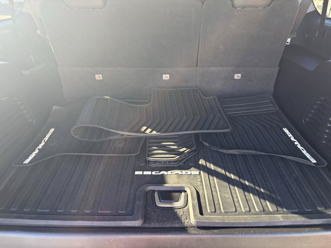 Used 2018 Cadillac Escalade ESV Luxury AWD/4WD image 47