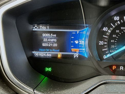 Used 2018 Ford Fusion SE w/ Fusion SE Technology Package image 18