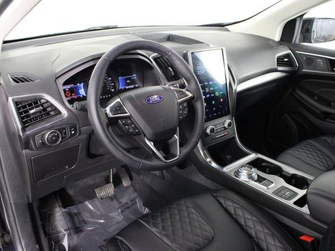 Used 2024 Ford Edge Titanium image 23