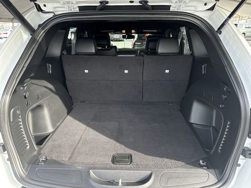 Used 2022 Jeep Grand Cherokee Laredo X image 24