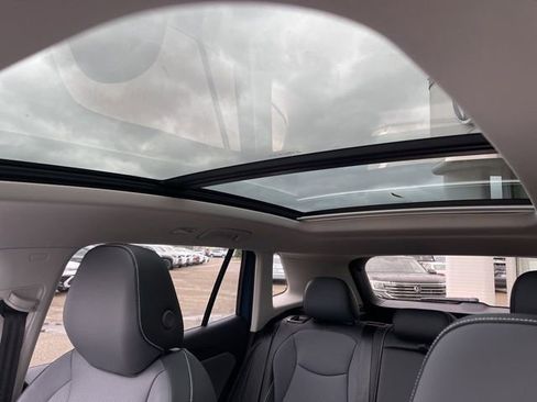 New 2026 Volkswagen Tiguan SE image 16