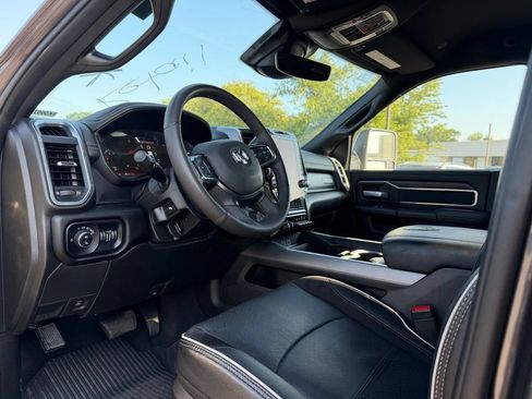 Used 2025 RAM 3500 Laramie AWD/4WD image 9