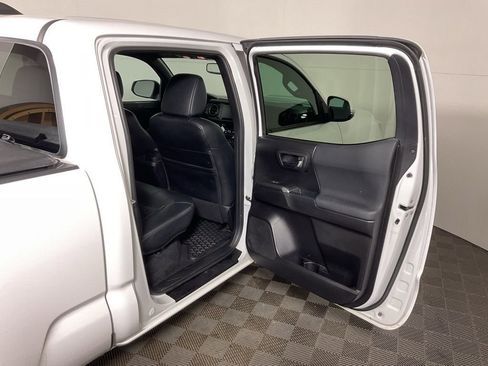 Used 2020 Toyota Tacoma TRD Sport image 32