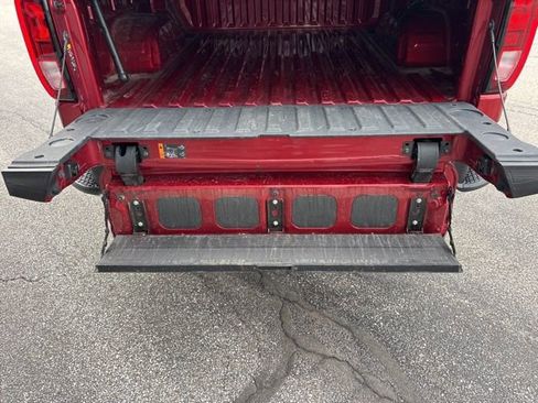 Used 2022 GMC Sierra 1500 SLE image 16