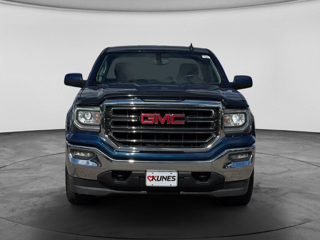 Used 2019 GMC Sierra 1500 SLE w/ SLE Value Package AWD/4WD image 2