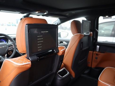 New 2026 Chrysler Pacifica Pinnacle image 17