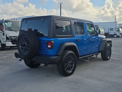 Used 2024 Jeep Wrangler Unlimited Sport AWD/4WD image 7