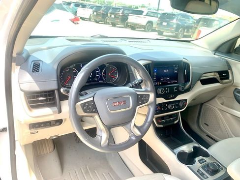 Used 2022 GMC Terrain Denali w/ Denali Premium Package AWD/4WD image 11