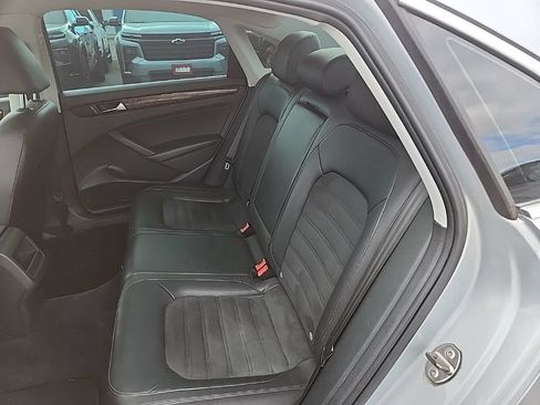 Used 2012 Volkswagen Passat 2.5 SEL Premium FWD image 35