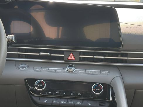 Used 2025 Hyundai Elantra SEL FWD image 20