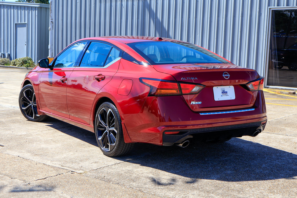 Used 2023 Nissan Altima 2.5 SR w/ SR Premium Package FWD image 2