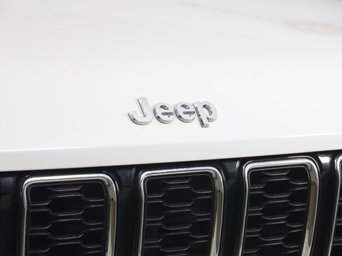 Used 2023 Jeep Grand Cherokee L Limited AWD/4WD image 18