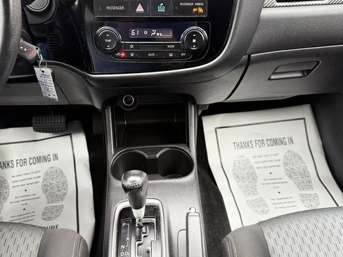 Used 2015 Mitsubishi Outlander ES FWD image 18