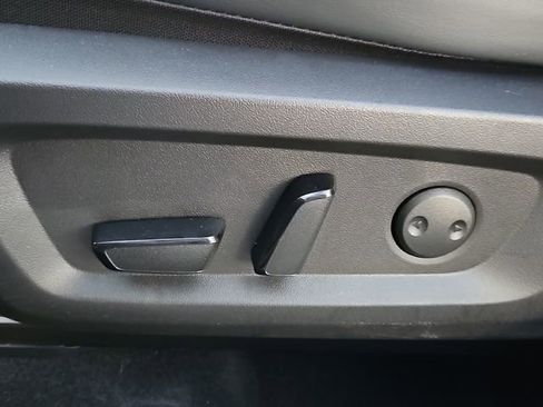 Used 2025 Mitsubishi Outlander SE image 11