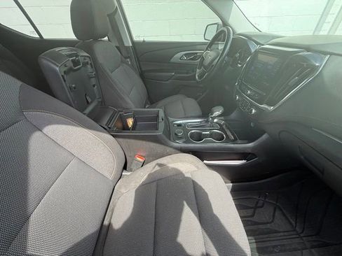 Used 2021 Chevrolet Traverse LT FWD image 17
