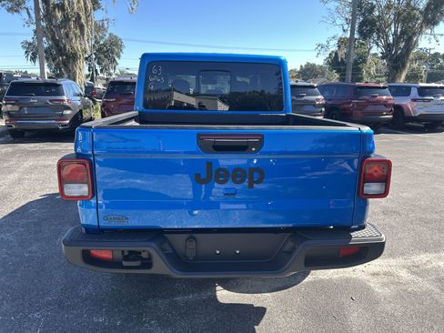 New 2025 Jeep Gladiator Sport image 6