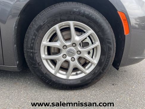 Used 2023 Chrysler Pacifica Touring-L FWD image 23