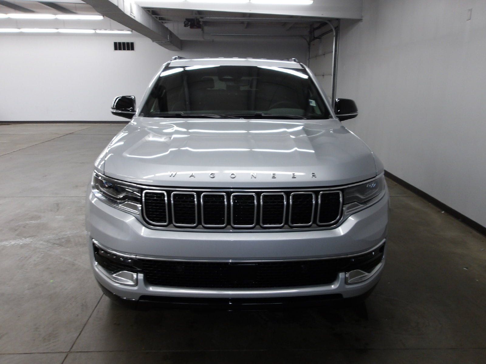 Used 2025 Jeep Wagoneer 4WD image 6