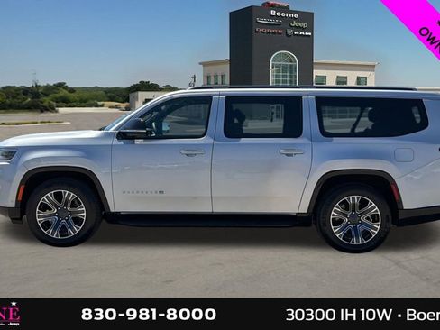 Used 2024 Jeep Wagoneer L Series II w/ Flexible Seating Group AWD/4WD image 4