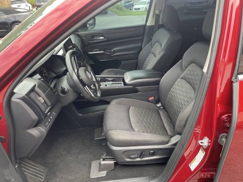 Used 2022 Nissan Pathfinder SV w/ SV Premium Package FWD image 17