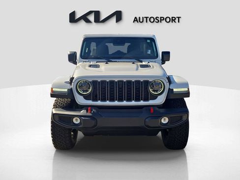 Used 2025 Jeep Wrangler Unlimited Rubicon w/ Technology Group image 2