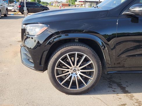 Used 2023 Mercedes-Benz GLS 450 4MATIC image 9