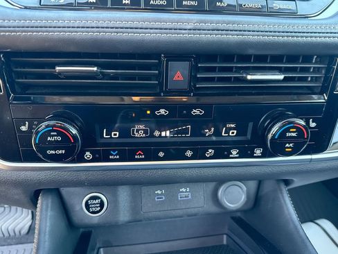 Used 2023 Nissan Rogue SL w/ SL Premium Package image 12