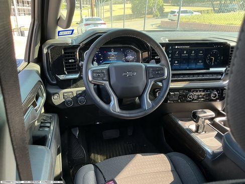 Used 2025 Chevrolet Silverado 1500 RST w/ Z71 Off-Road Package AWD/4WD image 9