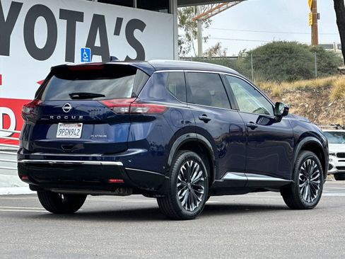 Used 2024 Nissan Rogue Platinum FWD image 5