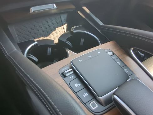 Certified 2025 Mercedes-Benz GLE 450e 4MATIC image 9