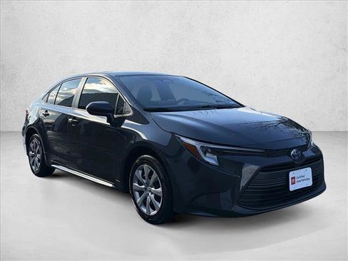 Certified 2025 Toyota Corolla LE image 3