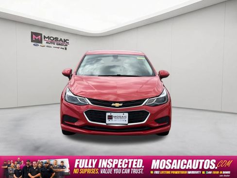 Used 2018 Chevrolet Cruze LT w/ Convenience Package FWD image 2