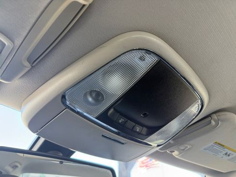 Used 2019 Chrysler 300 Touring RWD image 21