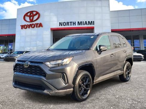 Used 2023 Toyota RAV4 XLE w/ Convenience Package FWD image 2