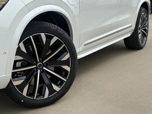 New 2026 Volvo XC90 T8 Plus w/ Protection Package Premier image 10