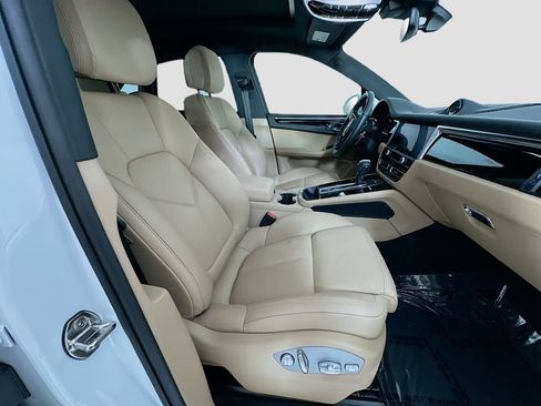 Certified 2026 Porsche Macan AWD/4WD image 30