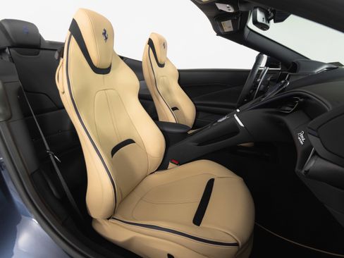 Certified 2025 Ferrari Roma Spider image 17