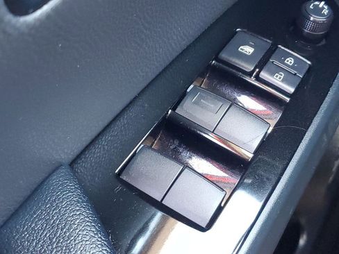 Used 2022 Toyota Prius LE image 31