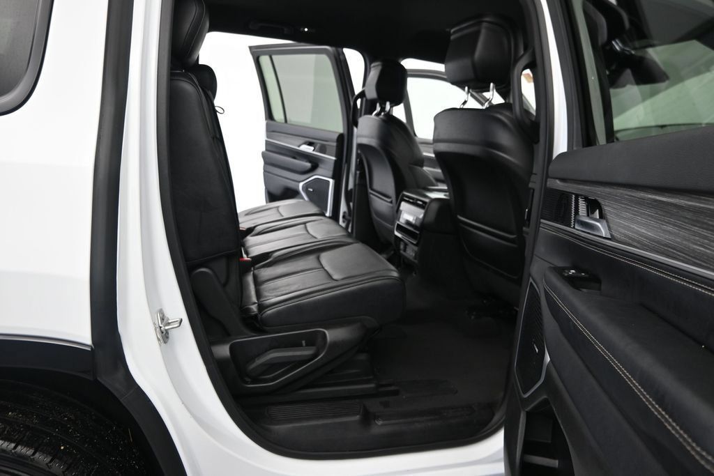Used 2024 Jeep Wagoneer Series II w/ Flexible Seating Group RWD image 17