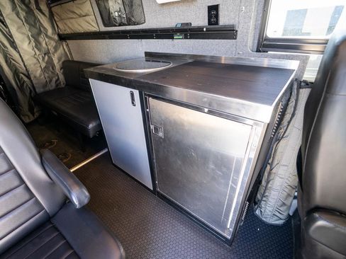 Used 2015 Mercedes-Benz Sprinter 2500 image 9