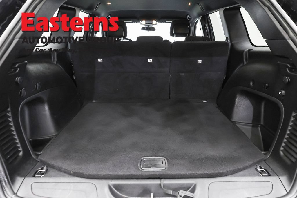 Used 2021 Jeep Grand Cherokee Laredo AWD/4WD image 11