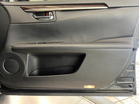 Used 2016 Lexus ES 350 w/ Luxury Package w/Wood Trim image 17