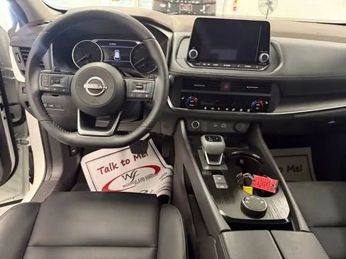 Used 2023 Nissan Rogue SV w/ SV Premium B Package AWD/4WD image 16