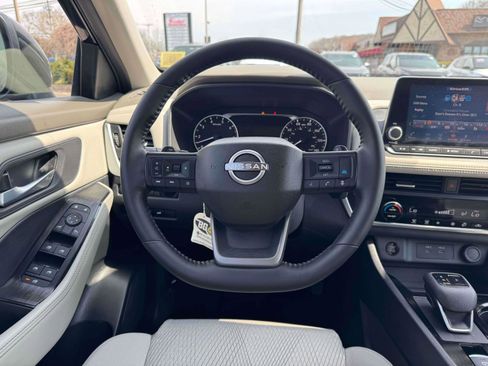 Certified 2025 Nissan Rogue SV AWD/4WD image 19