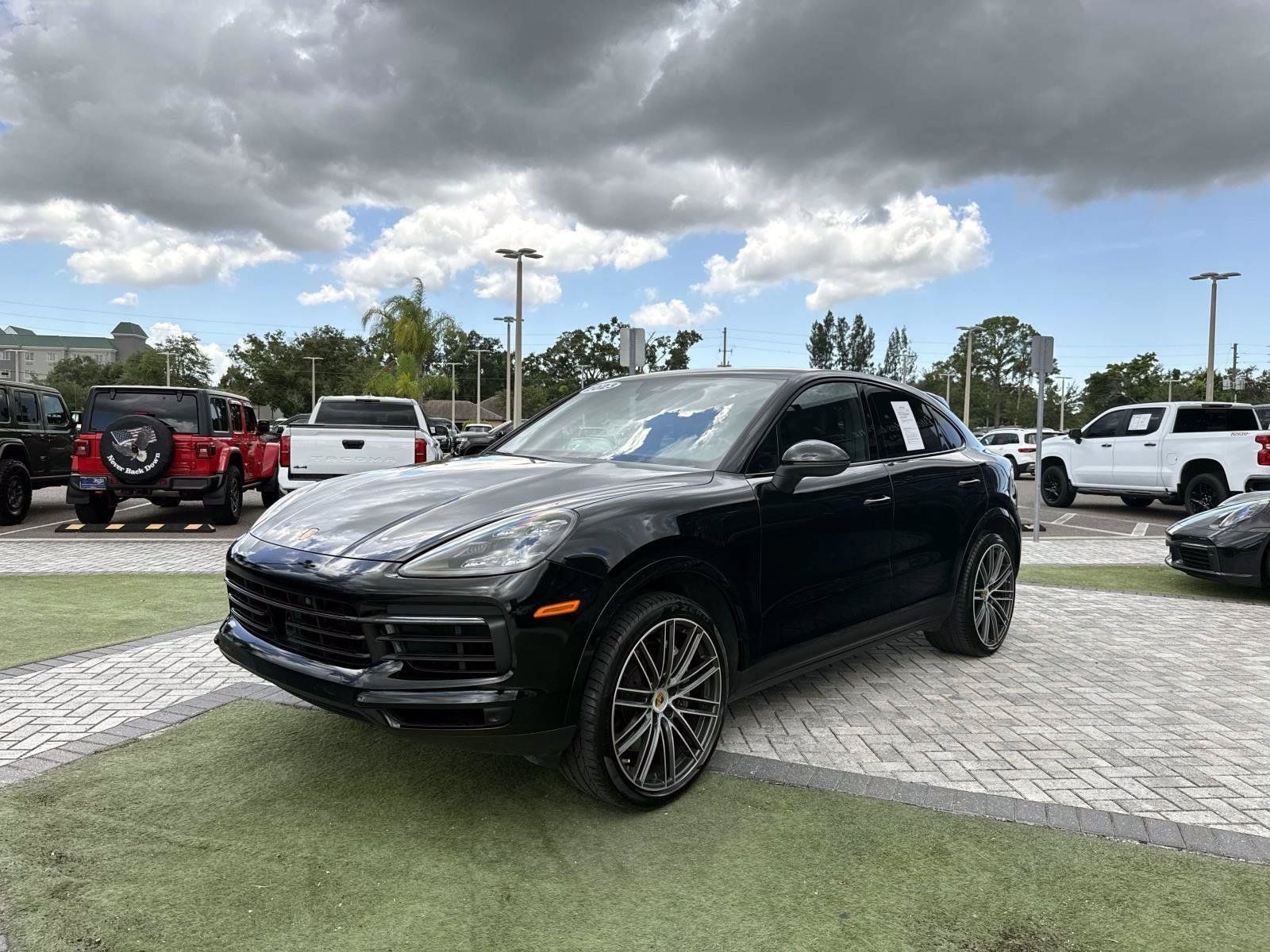 Used 2023 Porsche Cayenne Coupe AWD/4WD image 2