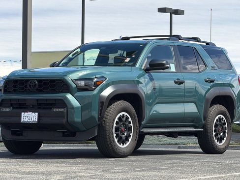 Used 2025 Toyota 4Runner TRD Off-Road Premium AWD/4WD image 9