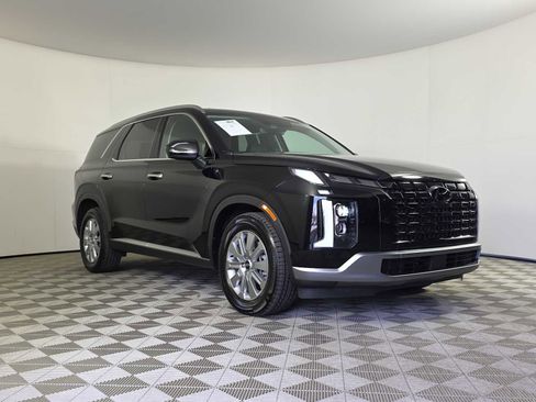 Used 2023 Hyundai Palisade SEL w/ Cargo Package image 2