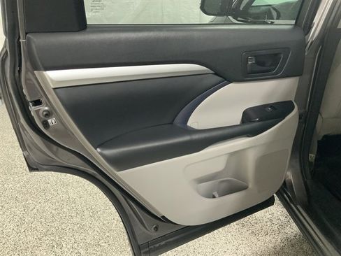Used 2018 Toyota Highlander Plus image 18