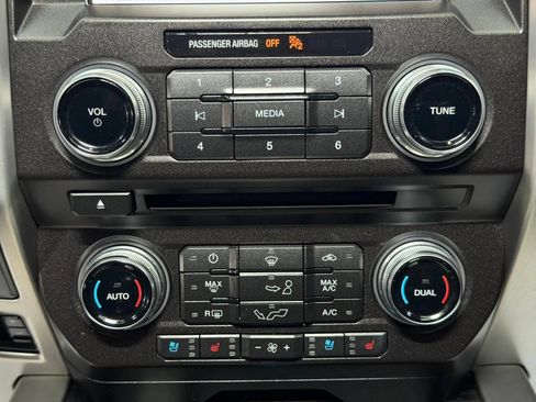 Used 2018 Ford F150 Platinum w/ Equipment Group 701A Luxury AWD/4WD image 39